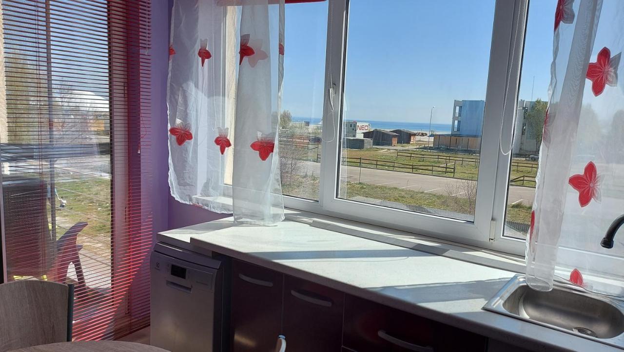 Summerland Seaview Apartament